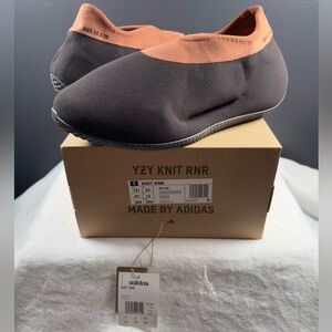 Yeezy Knit Runner ‘Stone Carbon’ Size 12.5M – New in Box